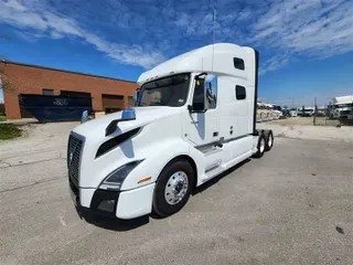 2022 VOLVO VNL760