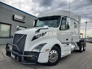 2021 VOLVO VNL64T740