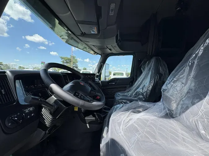 2027 International HX520 SLEEPER718cced3c90d51ef7f46430948507f9e