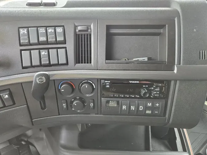 2021 VOLVO VNL64T760