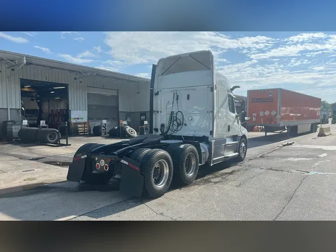 2020 Freightliner Cascadia 126