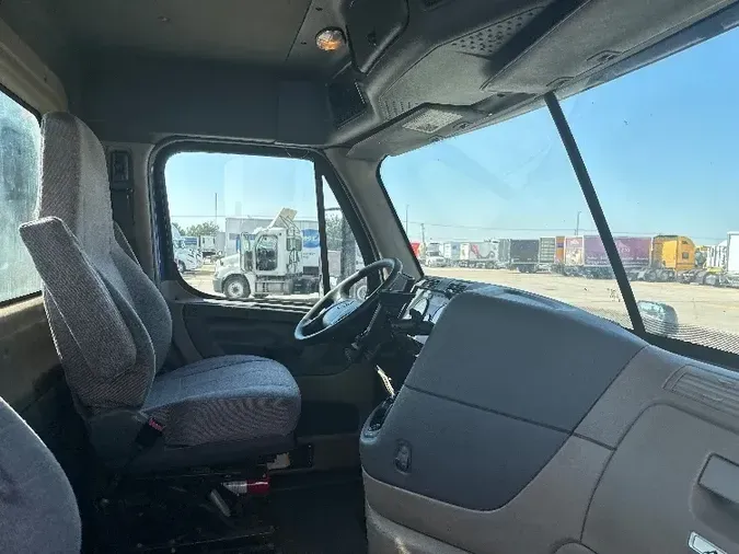 2017 Freightliner X12564ST