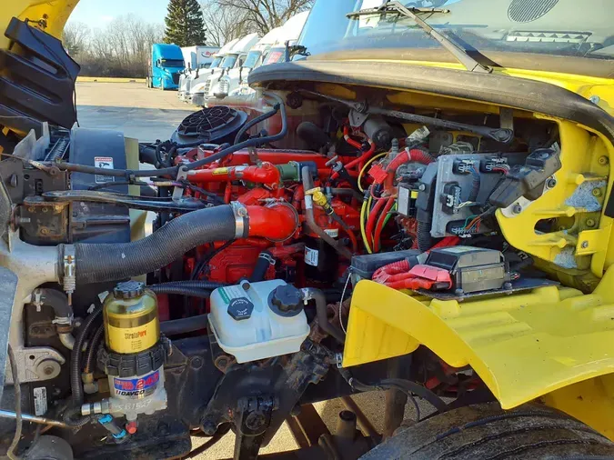 2017 FREIGHTLINER/MERCEDES M2 106