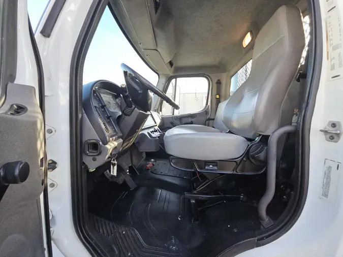 2018 Freightliner Business Class M2 106