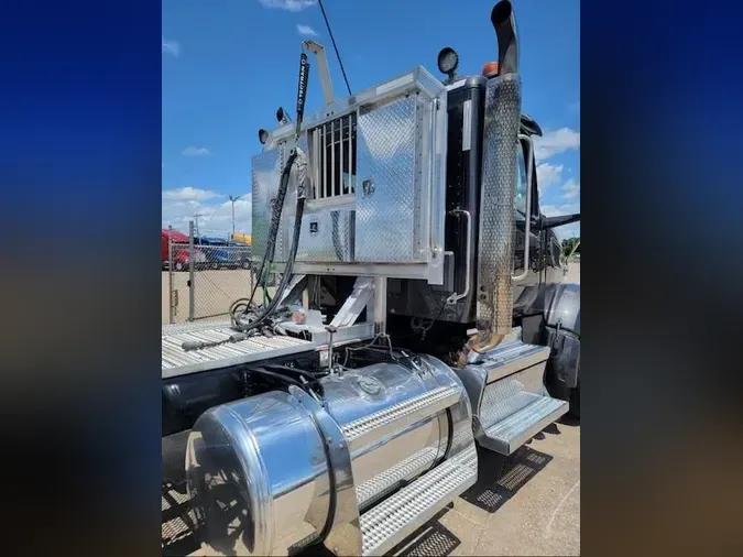 2023 Peterbilt 567