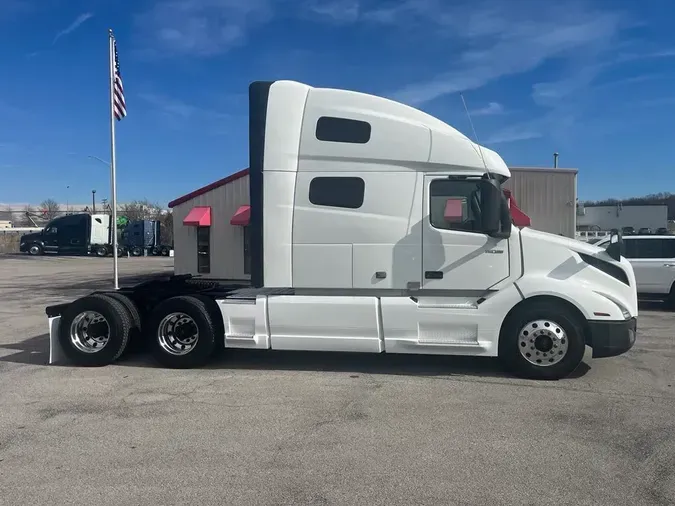 2019 VOLVO VNL64T760