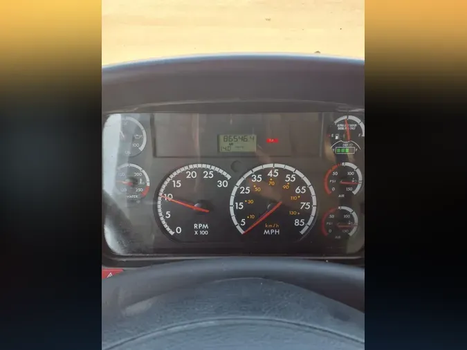 2015 FREIGHTLINER/MERCEDES M2 106