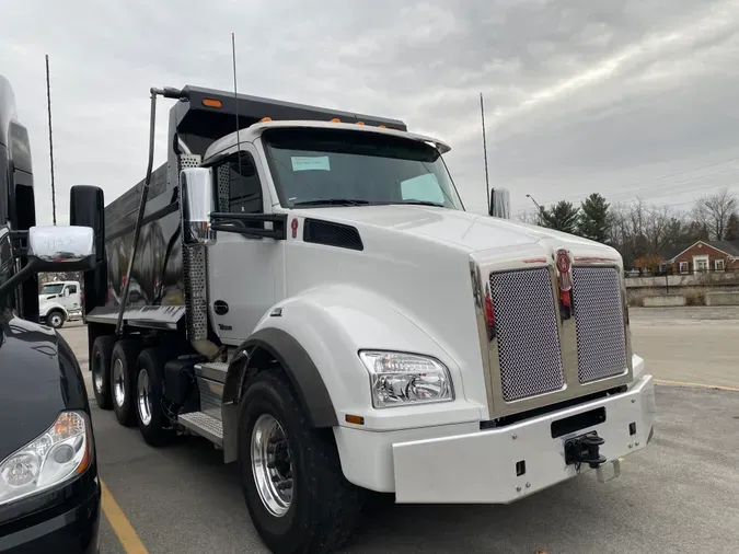 2024 Kenworth T880