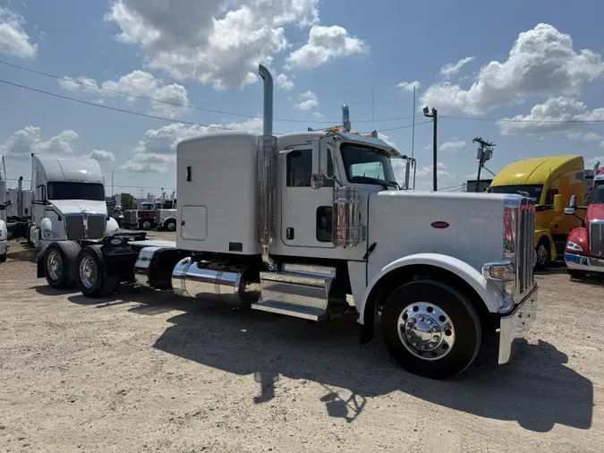 2023 Peterbilt 389