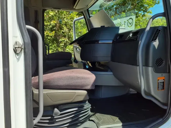 2020 VOLVO VNR64T-640