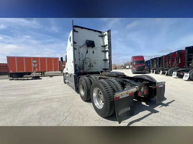 2021 Freightliner Cascadia 126