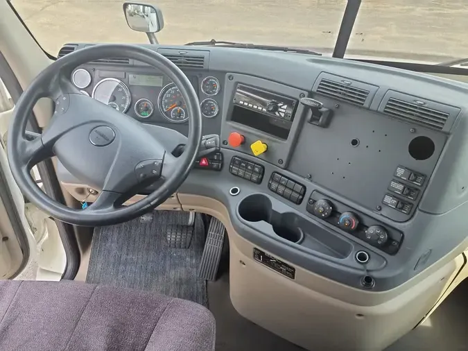 2018 FREIGHTLINER CASCADIA 113" DAYCAB