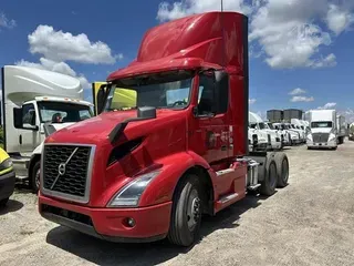 2019 VOLVO VNR64T300