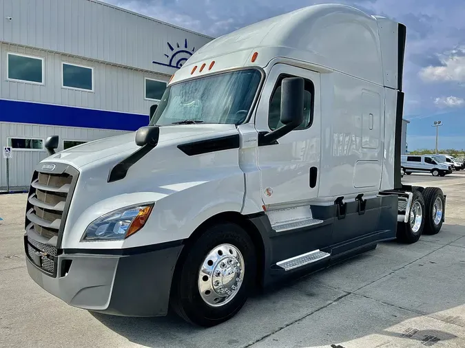 2020 Freightliner Cascadia 12671b72d40e7d44a64693e64955add0d7a