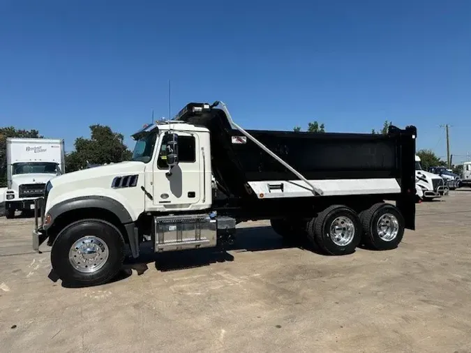 2022 MACK GR64F