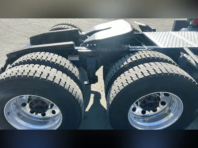 2021 Freightliner Cascadia 126