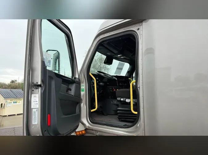 2025 Freightliner Cascadia 126