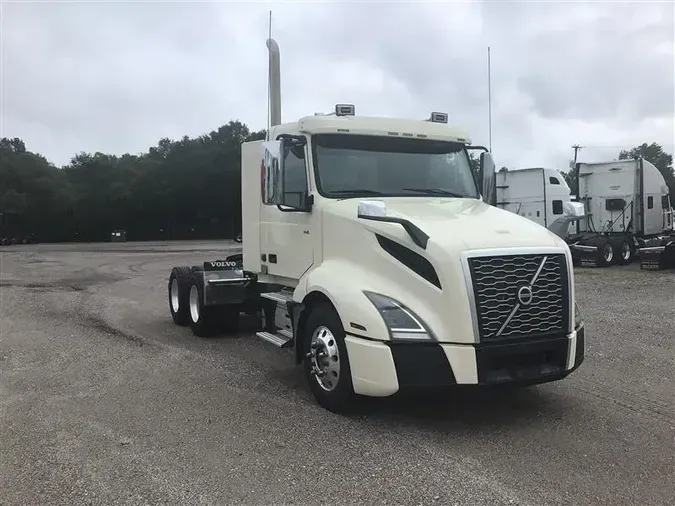 2019 VOLVO VNL300