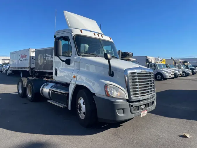 2016 FREIGHTLINER/MERCEDES CASCADIA 125