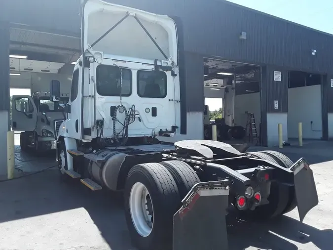 2017 FREIGHTLINER CASCADIA 113