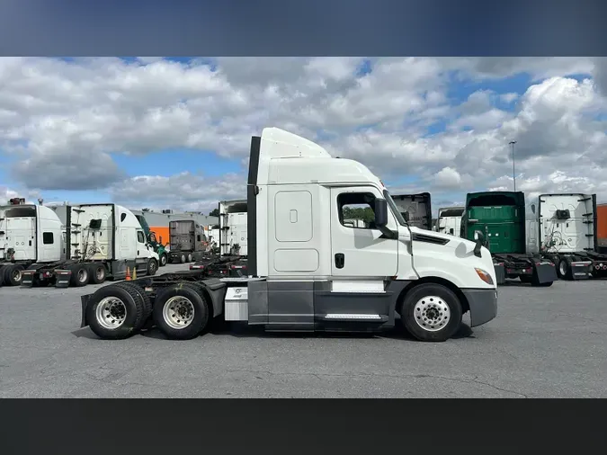 2020 Freightliner Cascadia 126