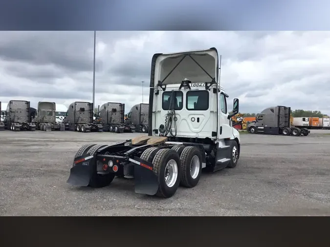 2019 Freightliner Cascadia 126