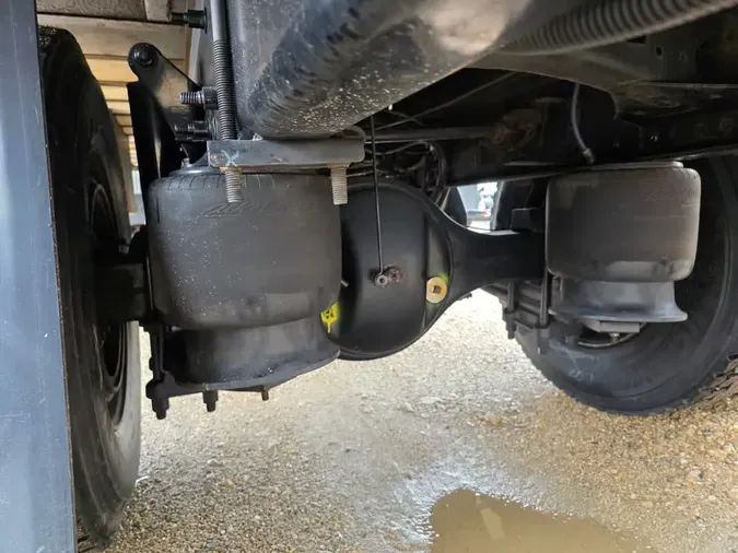 2018 FREIGHTLINER M2 106