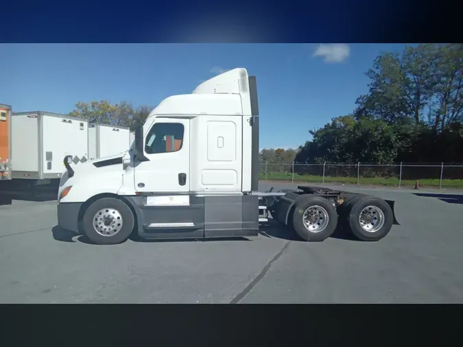 2021 Freightliner Cascadia 126