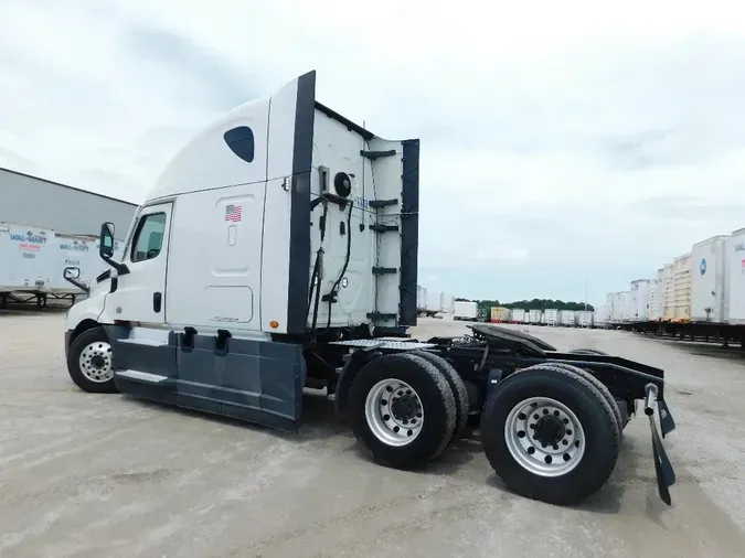 2020 FREIGHTLINER CASCADIA 126