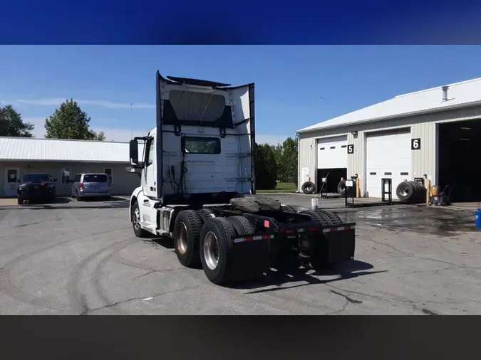 2020 Volvo VNL300