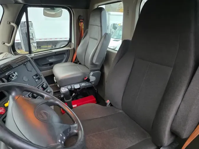 2019 FREIGHTLINER/MERCEDES CASCADIA 12571dfe40b019f0e2752d25b159bd4d4ca