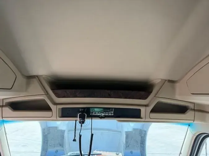 2022 Kenworth T68071e02e1b3e6d2e9803854384f2eb5aa6