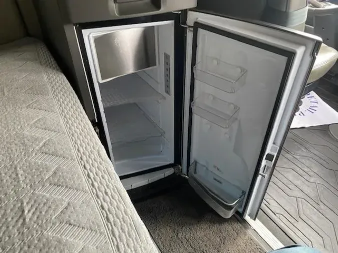 2022 Volvo VNL64T760