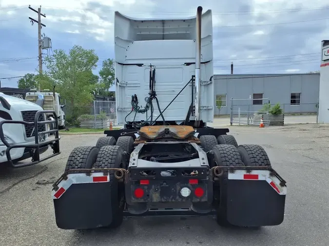 2020 VOLVO VNR64T-640