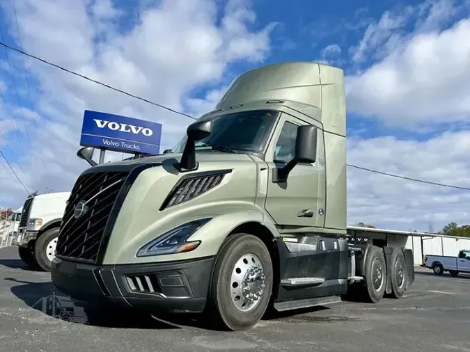 2025 VOLVO VNL64T30071eb063d80bb1aa3b1b2e38a09345b91