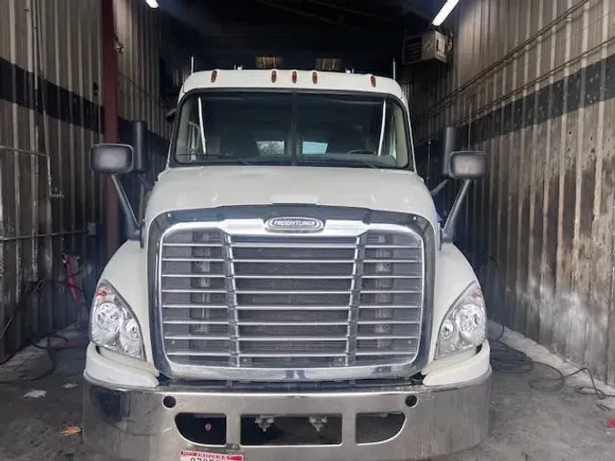 2017 FREIGHTLINER/MERCEDES CASCADIA 125