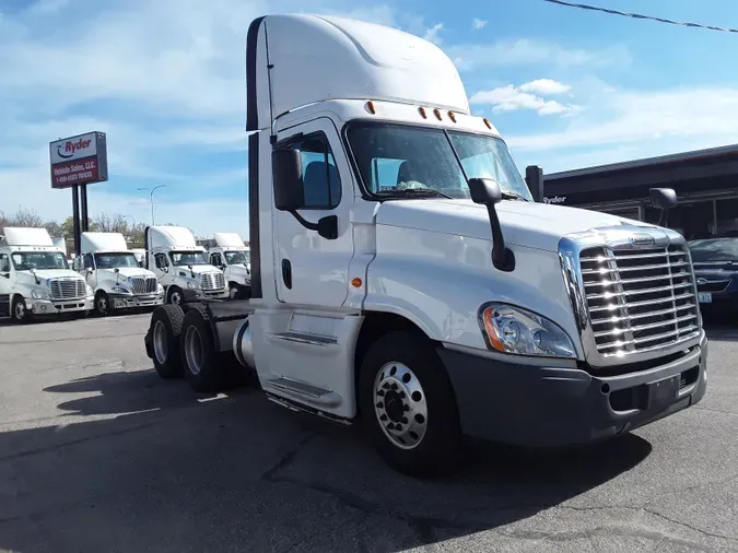 2016 FREIGHTLINER/MERCEDES CASCADIA 125