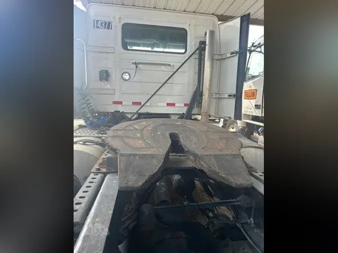 2019 VOLVO VNR42T300