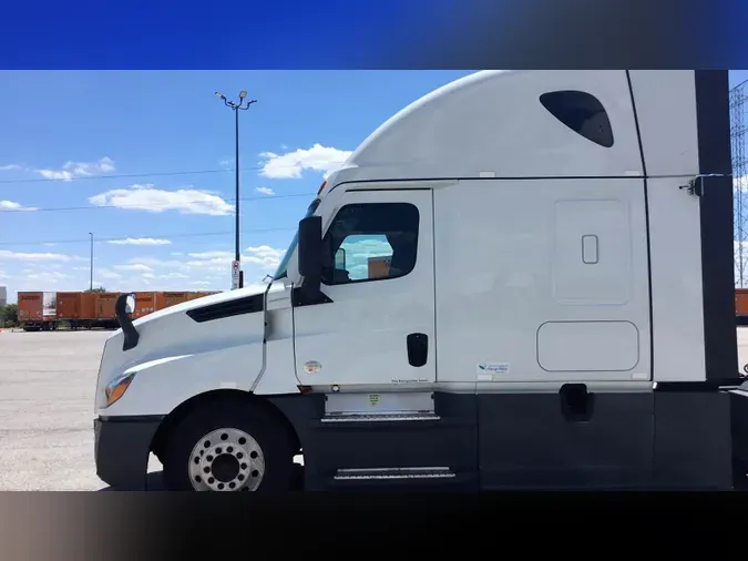 2023 Freightliner Cascadia 126