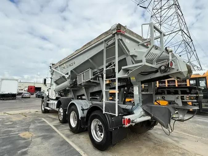 2013 Mack GU813