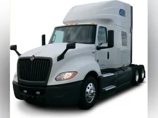 2022 International LT625