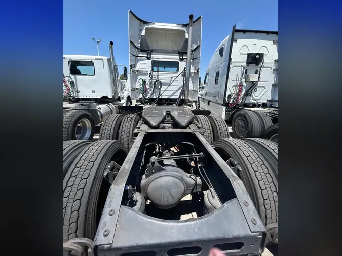 2019 VOLVO VNL64T-300