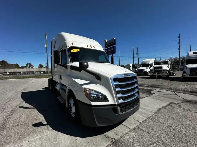 2019 Freightliner Cascadia 126