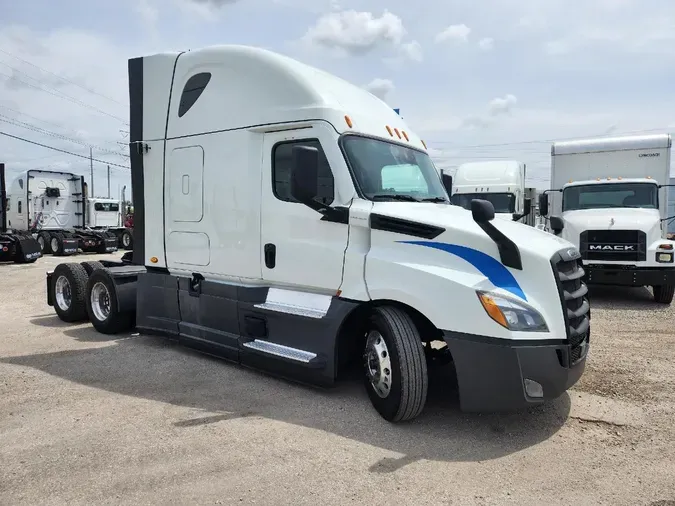 2021 FREIGHTLINER CASCADIA CA126