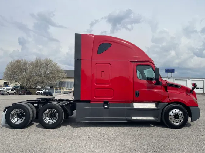 2020 FREIGHTLINER CASCADIA 126