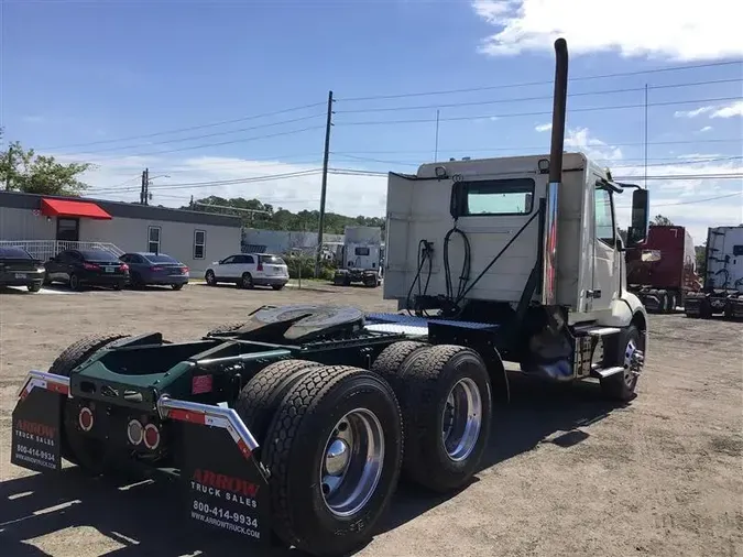 2020 VOLVO VNL300