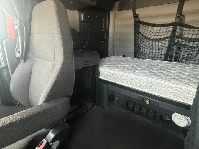 2020 Freightliner New Cascadia 126