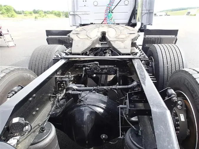 2024 VOLVO VNR62T300
