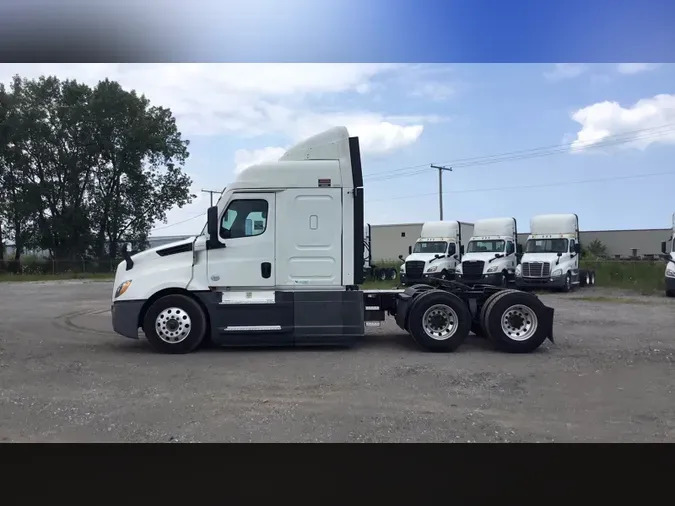2021 Freightliner Cascadia 126720fd83ea7a6355f0e30c72d1a8a59d2