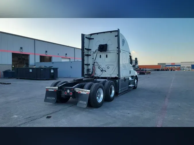 2022 Freightliner Cascadia 126